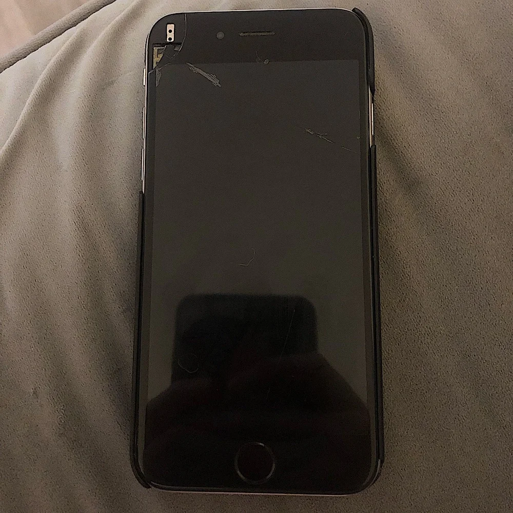 iPhone 6 - Picture 1 of 14